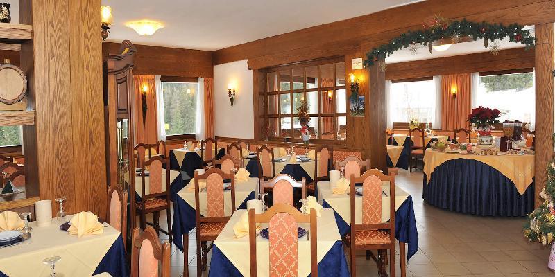 Hotel Bucaneve Моена Екстериор снимка