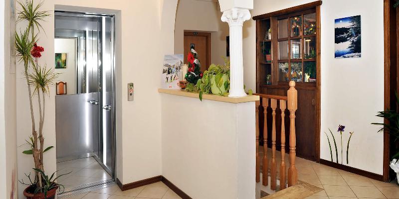 Hotel Bucaneve Моена Екстериор снимка
