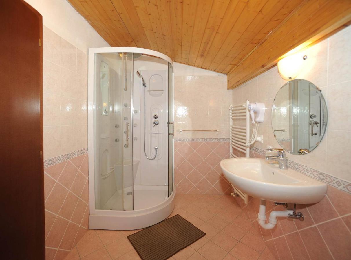 Hotel Bucaneve Моена Екстериор снимка