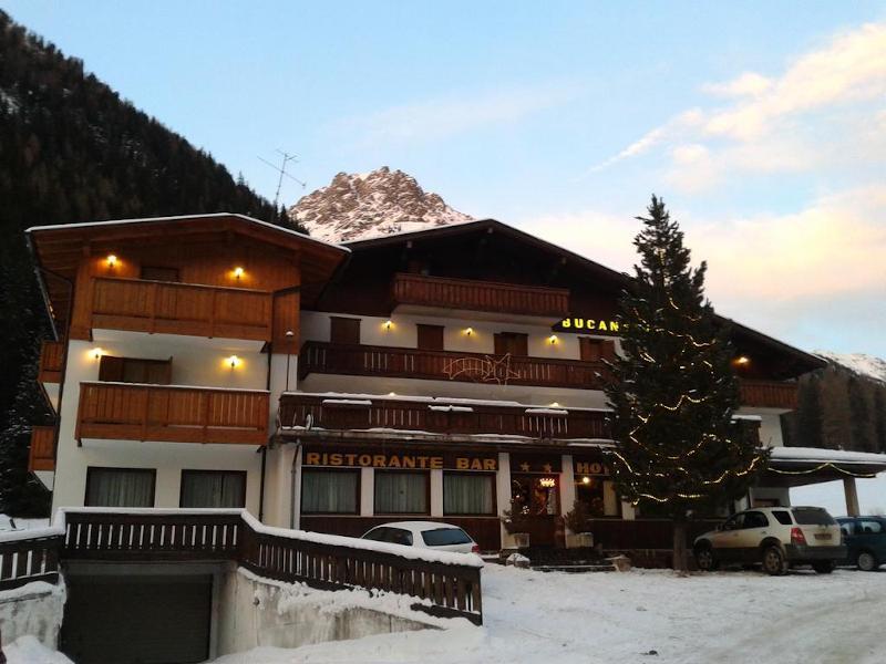 Hotel Bucaneve Моена Екстериор снимка