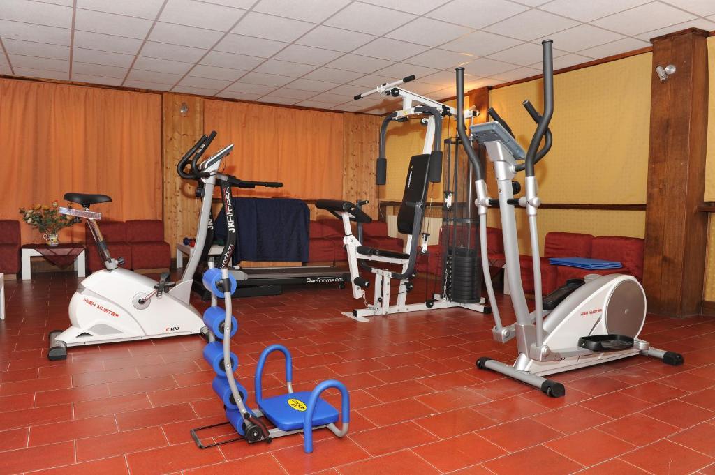Hotel Bucaneve Моена Екстериор снимка