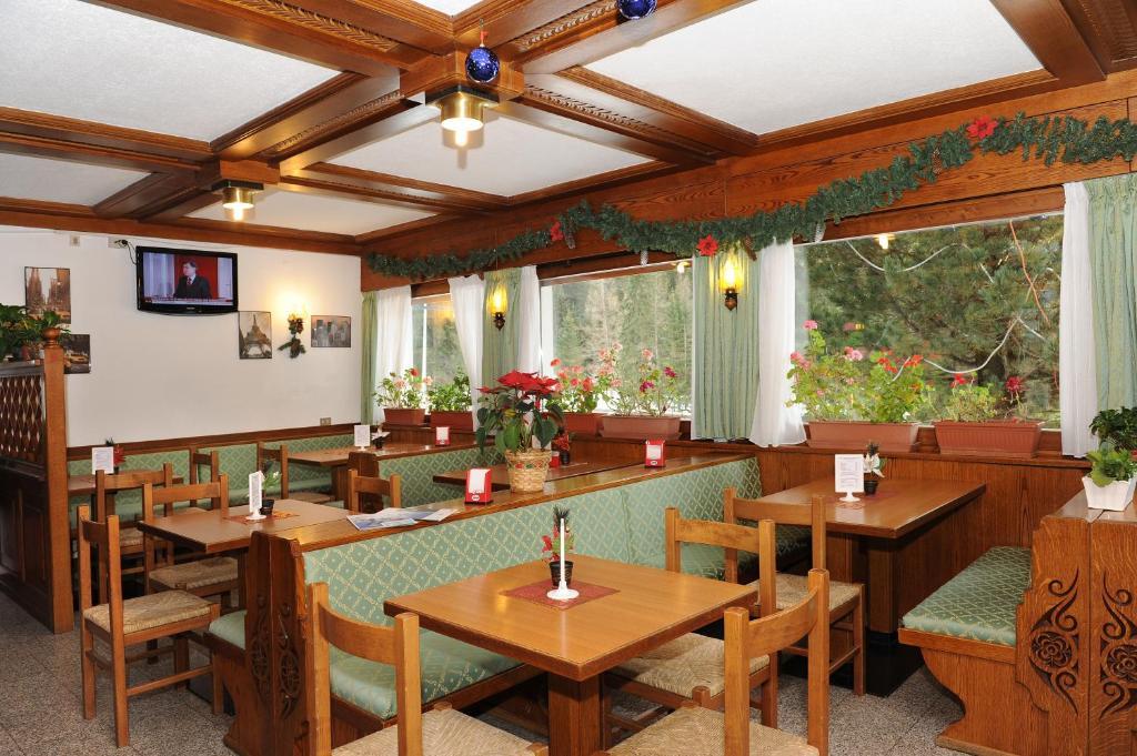Hotel Bucaneve Моена Стая снимка
