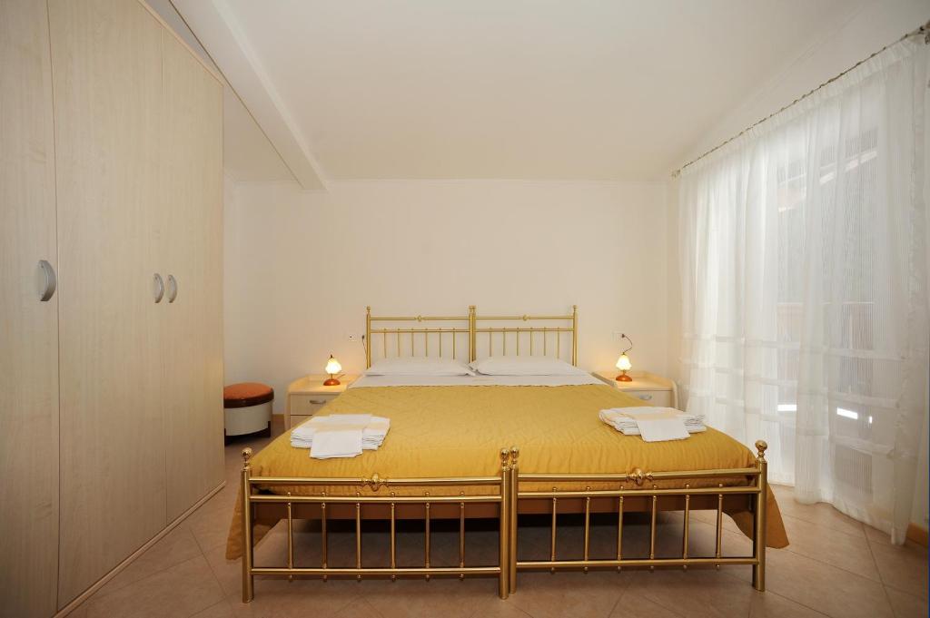 Hotel Bucaneve Моена Стая снимка
