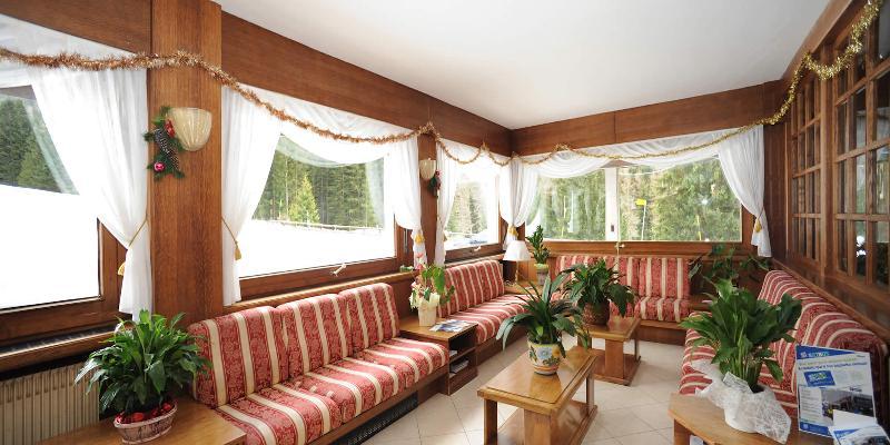 Hotel Bucaneve Моена Екстериор снимка